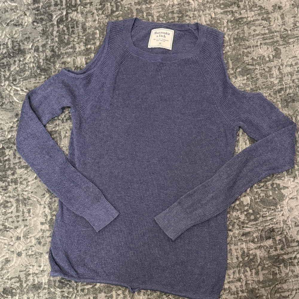 5/$25 🌟 Abercrombie & Fitch Shoulder Cut Off Sweater
